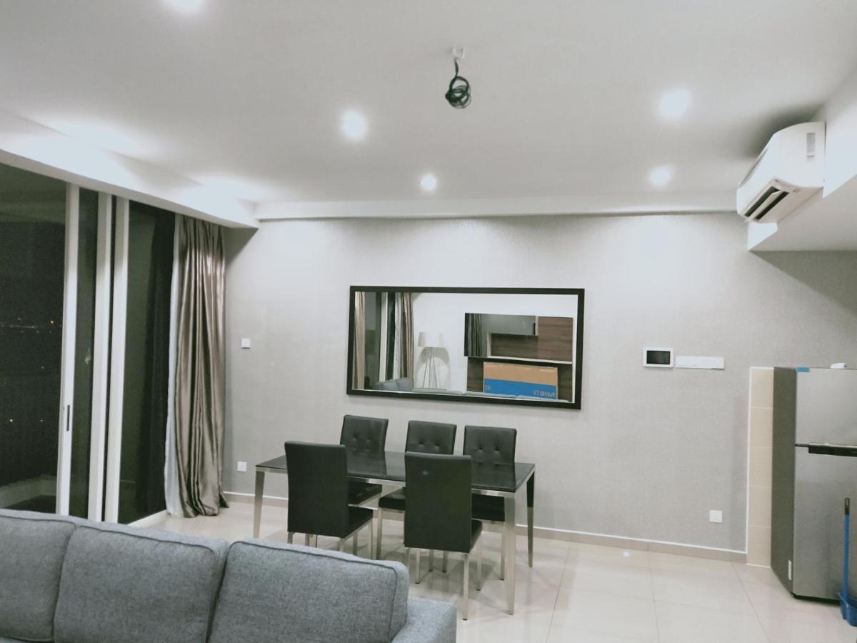 Apartment 5 Guests With Netflix & @ Puteri Harbour